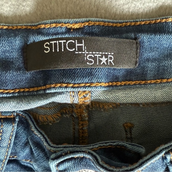 Stitch Star Women's Blue Cropped Jeans with Floral Embroidery Stretch size 8 - Picture 13 of 14
